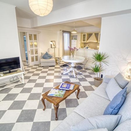 Stylish, Cozy 2-Bdr Flat In Andros Town By Explore Andros Екстер'єр фото