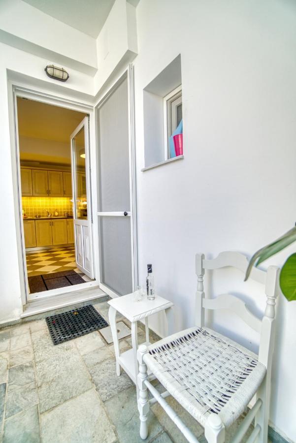 Stylish, Cozy 2-Bdr Flat In Andros Town By Explore Andros Екстер'єр фото